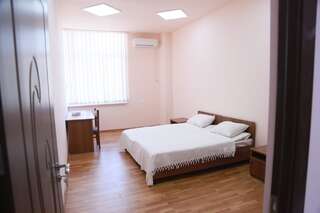 Отель Biotech Guest Room Ереван Бюджетный двухместный номер с 2 отдельными кроватями-9