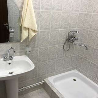 Отель Biotech Guest Room Ереван Бюджетный двухместный номер с 2 отдельными кроватями-12